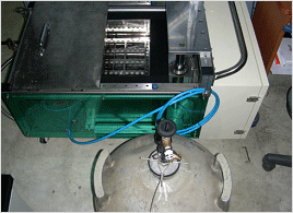 Low-temperature chamber (Right: 0 ~ -70°C, Left: 0 ~ -196 ° C)